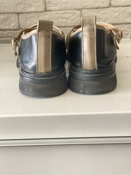 Продам туфли для девочки