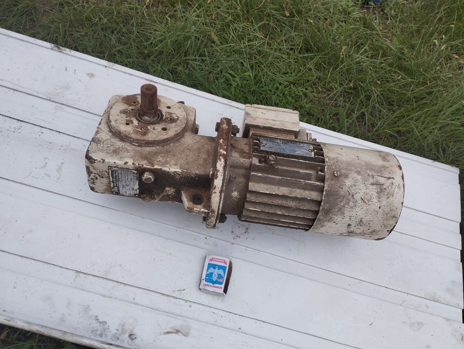 электродвигатель с редуктором