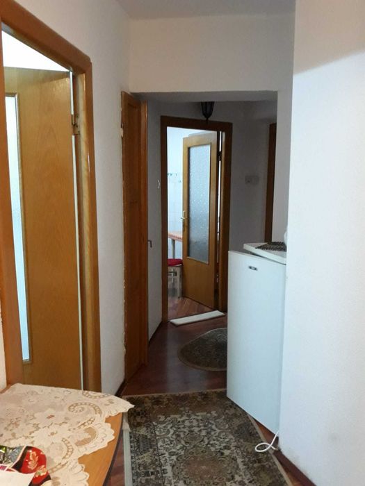 Inchiriez apartament 2 camere decomandat, bul.Dacia, zona f.buna !