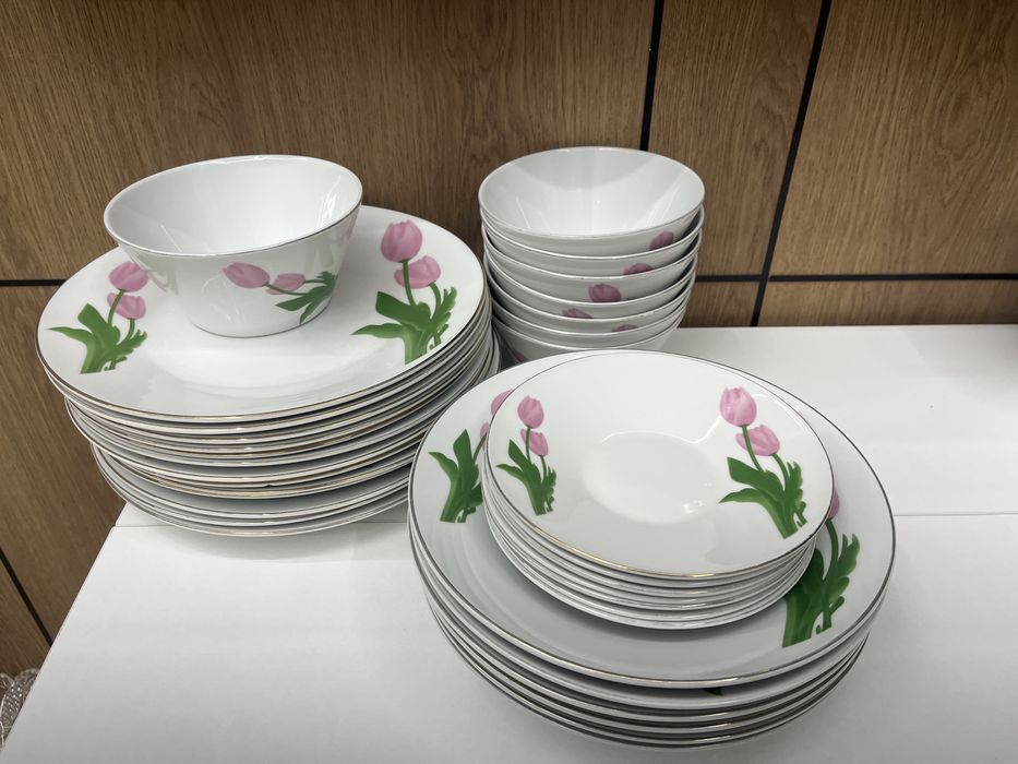 Столовый набор из фарфора