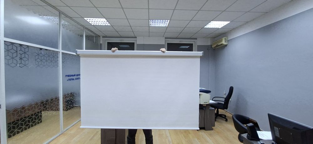 Продам проекционный экран.