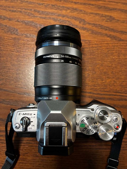 Set foto mirrorless Olympus OM-D E-M10 Mark III cu obiectiv 14-150mm