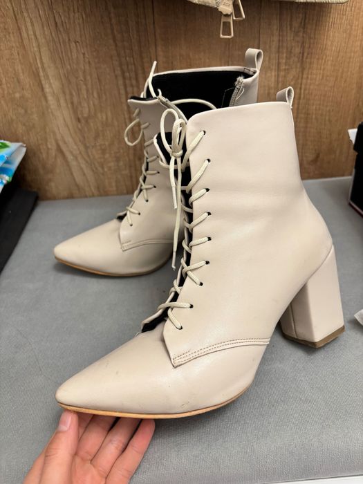 Дамски боти с ток