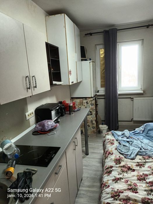 Vând camera de cămin zona Dâmbovița