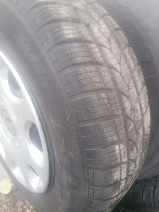 Vânt roți iarna golf 4 preț 500 lei capacele incluse în pret