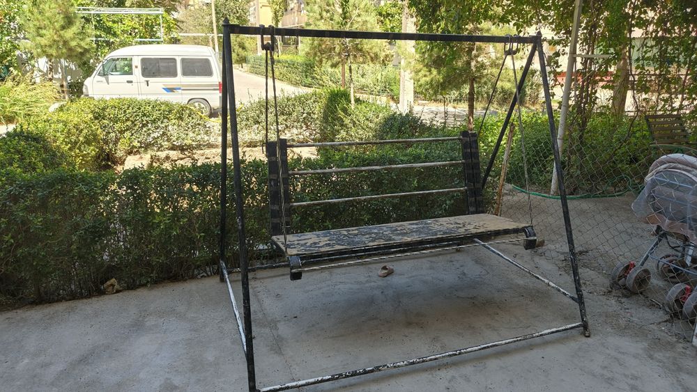 Качели откидной сделали с хорошего металла