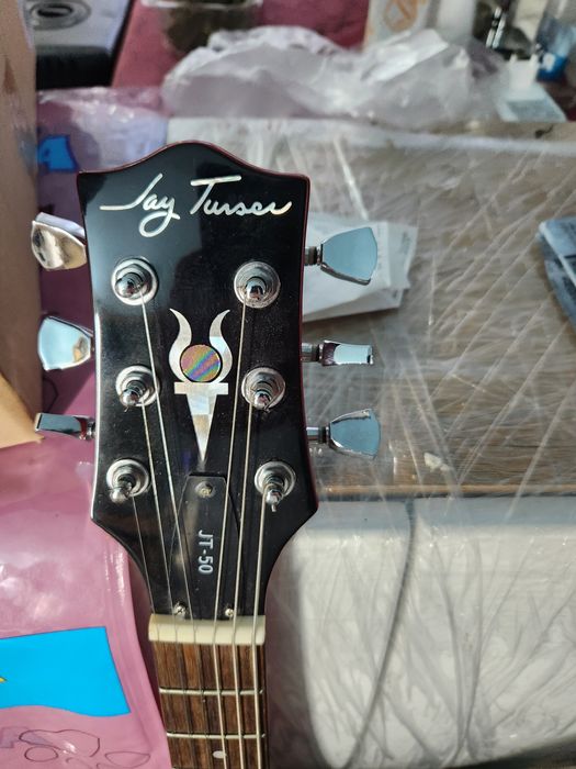 Китара почти не ползвана