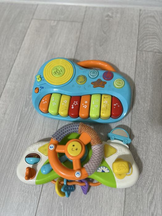 Музыкальные игрушки( пианино, руль)