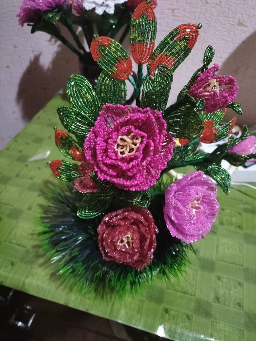 Разные красивые цветы из бисера