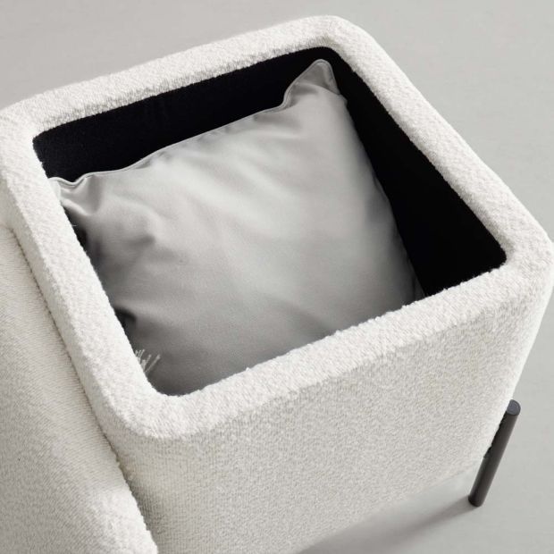 Плюшена табуретка с място за съхранение