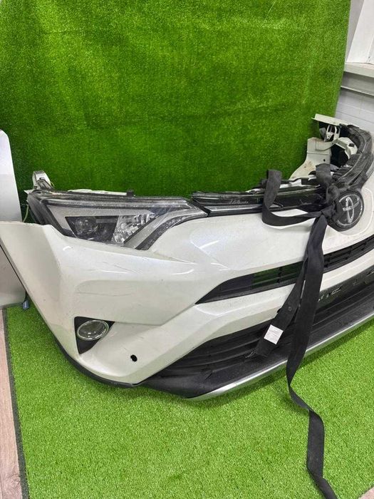 Бампер на Toyota RAV4 оригинал б/у дубликат