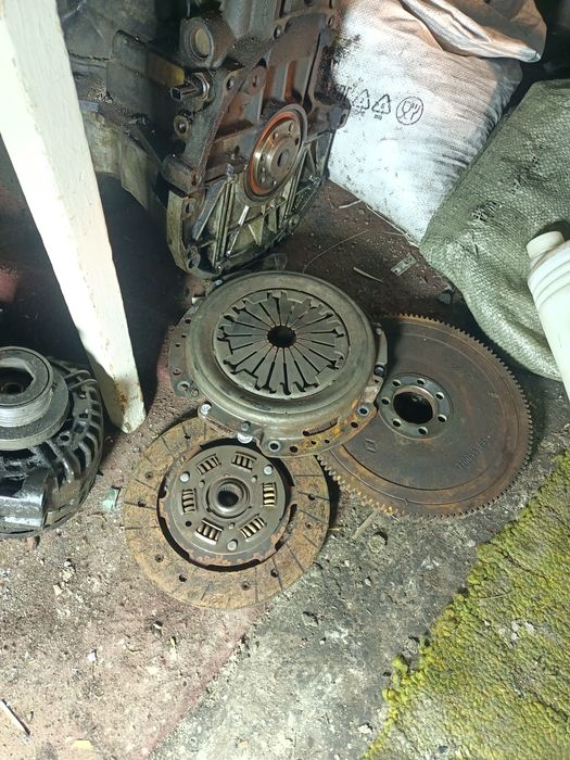 продам двигатель с навесным от Renault Sundera