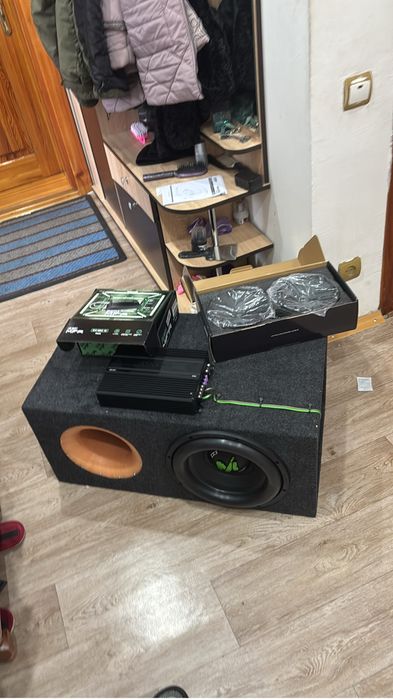 Продам сабвуфер с усилком