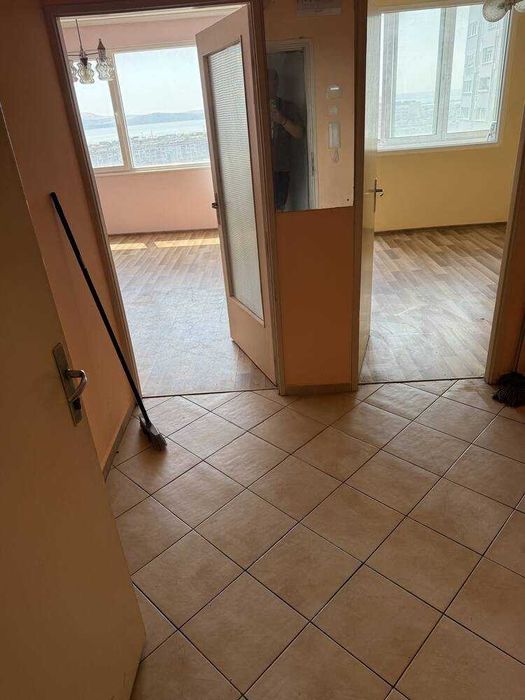 Продава се Двустаен апартамент в Бургас, Славейков - 50 кв.м за 2220 €/кв.м - Снимка #2