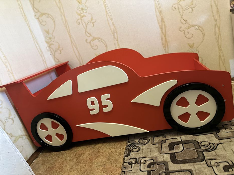 Кровать детская машинка