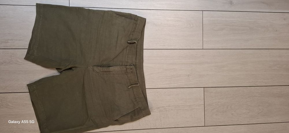 Vând pantaloni Massimo Dutti