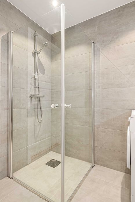 Шпакловка, боядисване, ремонт на баня и поставяне на подови настилки