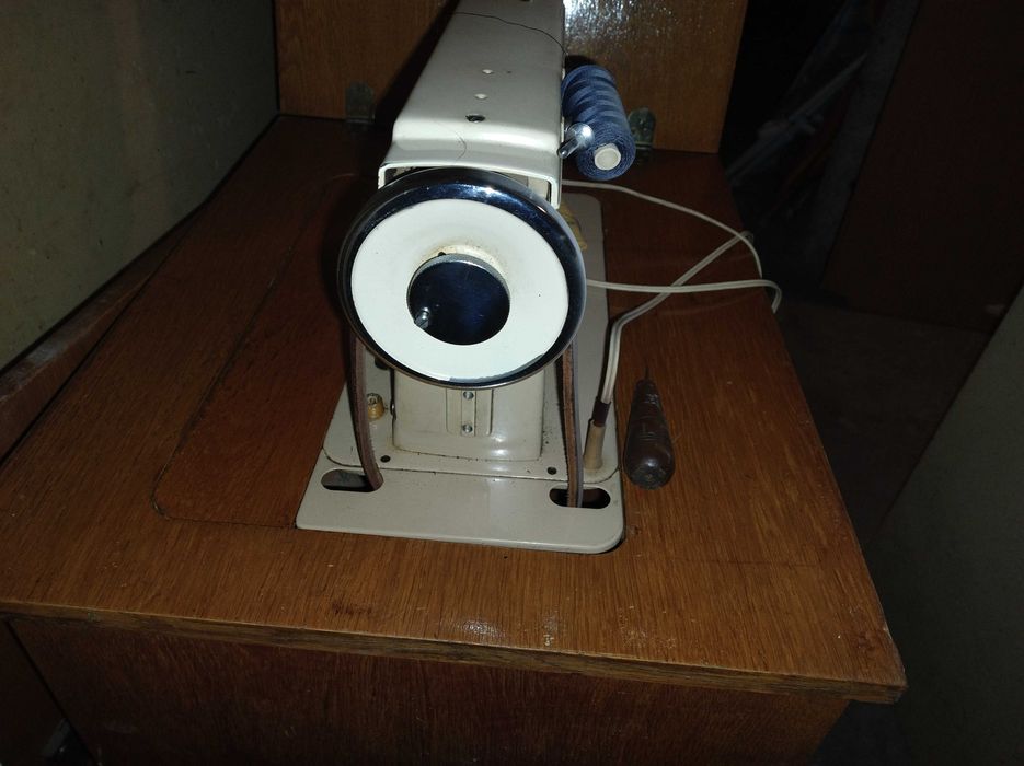 Крачна шевна машина