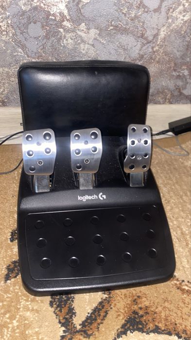 Logitech G29.