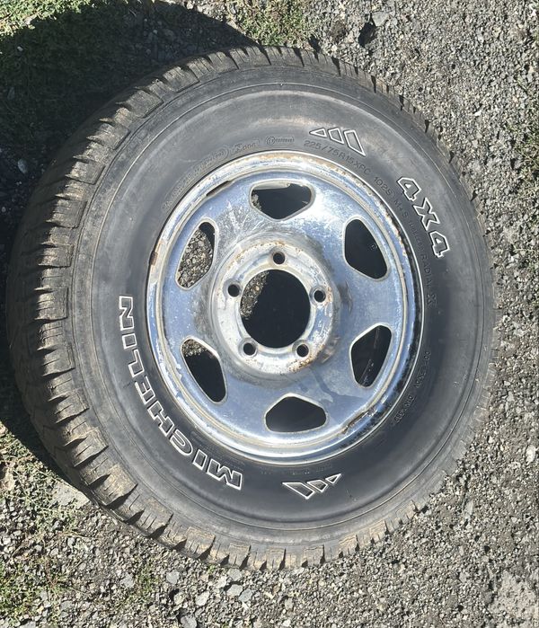 Гума с джанта 225/75 R15