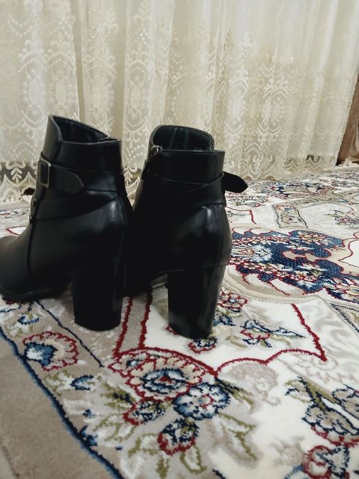 Ayollar uchun elegant qora botinka