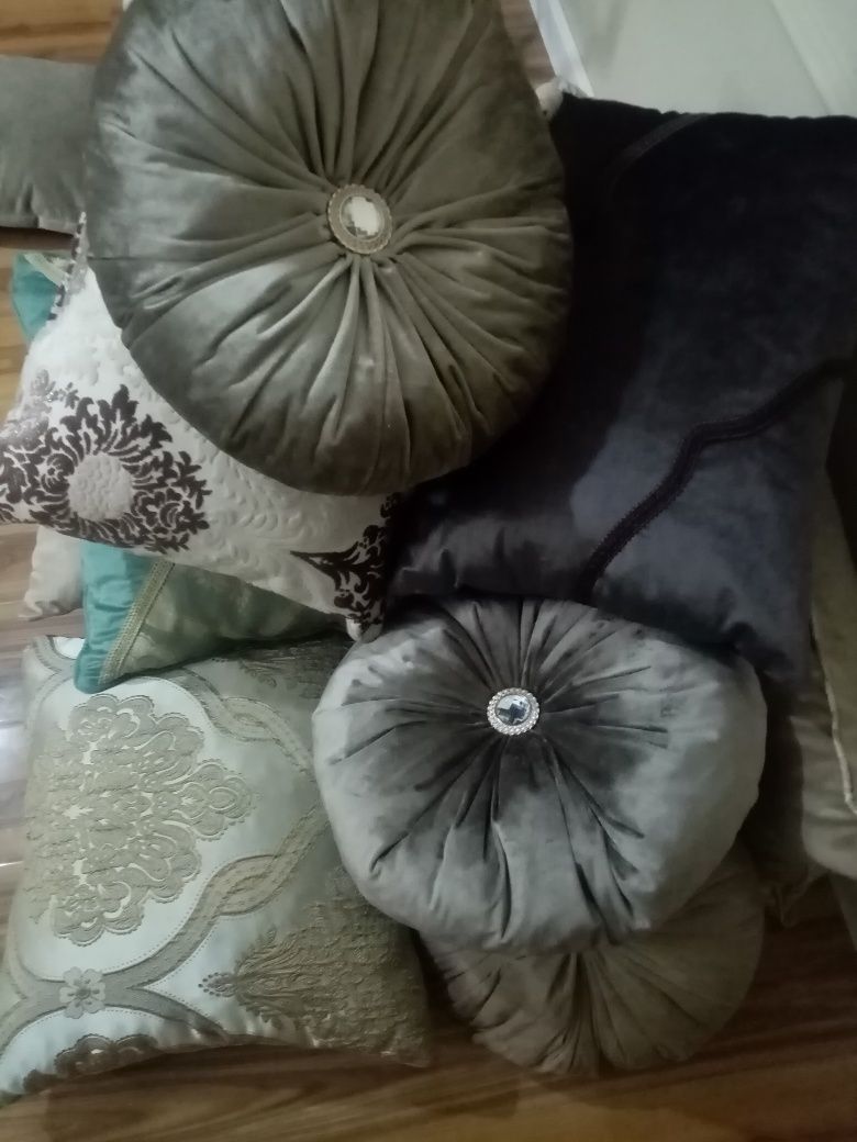 Декоративные подушки на диван: купить в интернет-магазине Москвы недорого