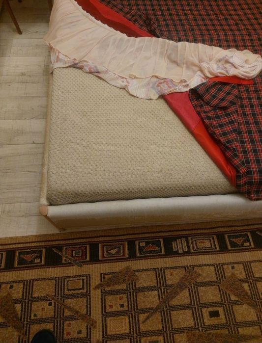 Двуспальная кровать