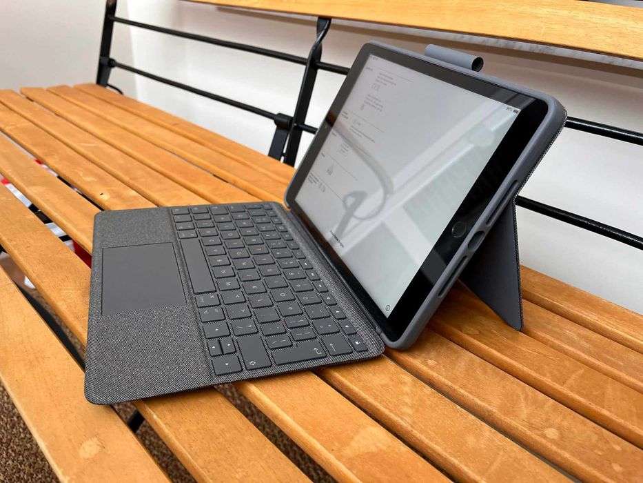 iPad 9 A2604, 64 GB, Logitech Combo Touch, Apple Pencil, Targus Case
