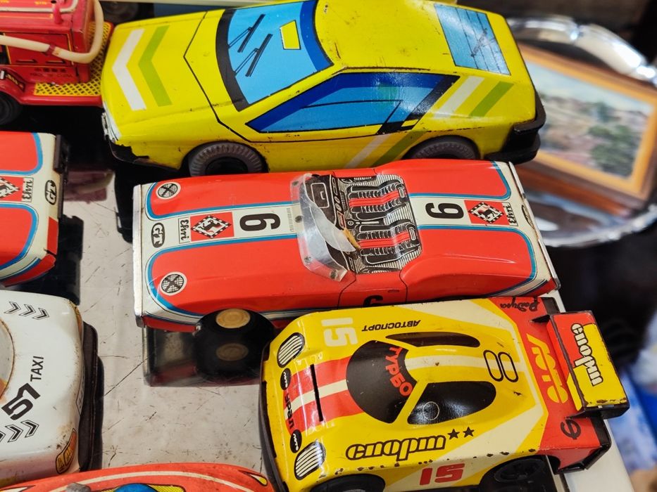 Лот ламаринени играчки колички