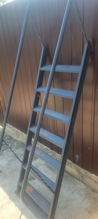 Scara căsuța copii gradina