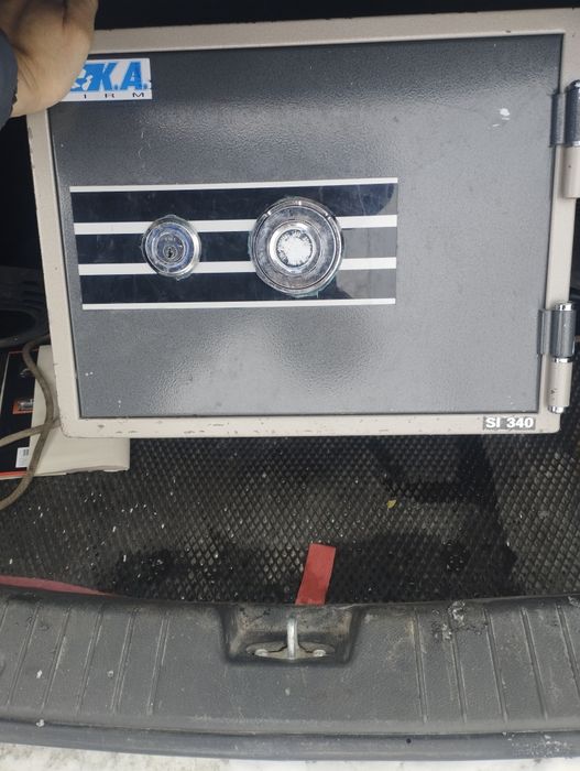 Сейф в хорошем состоянии, производства Корея