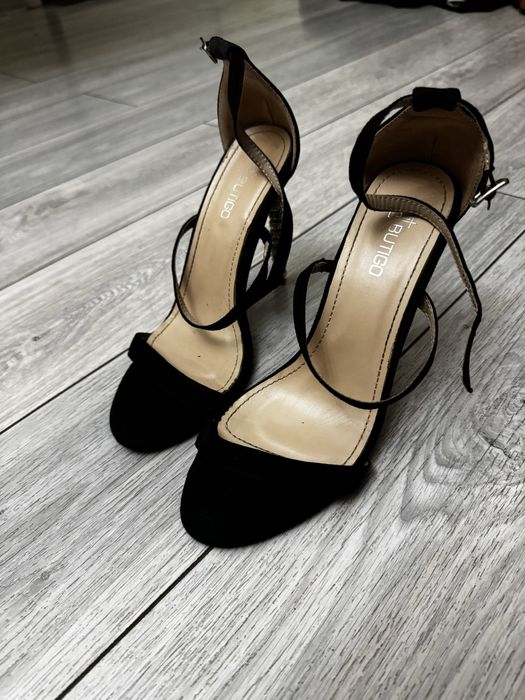 3000 каблуки за каждую пару