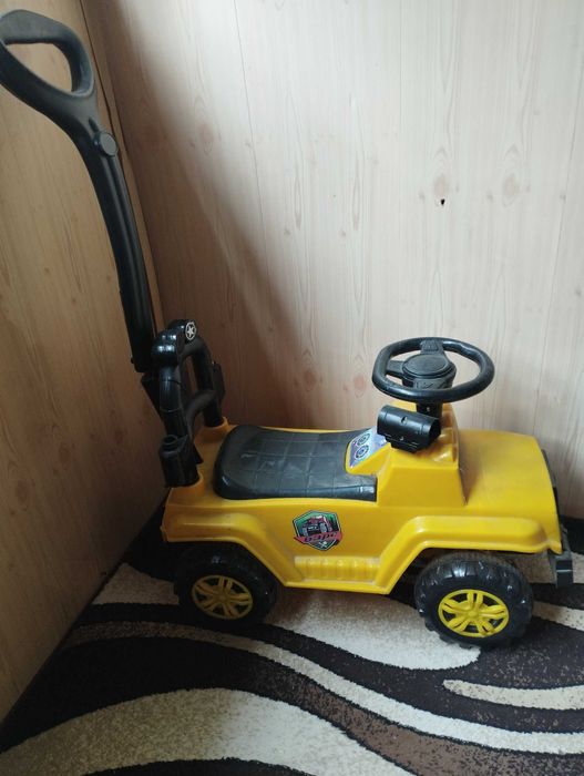 Продам машину с ручкой в отличном состоянии