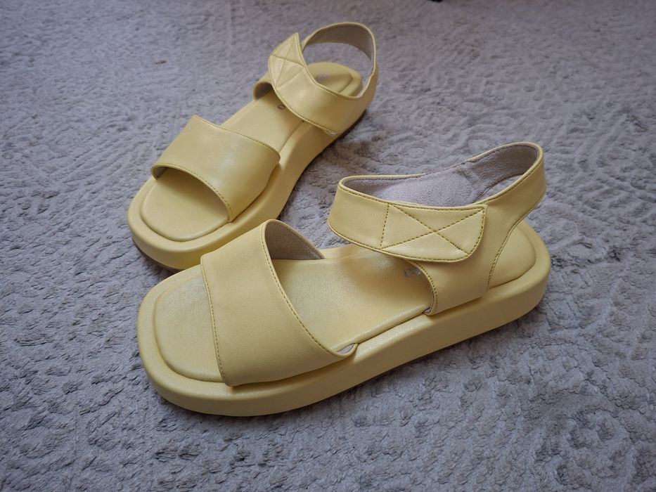 Летний сандалик новый