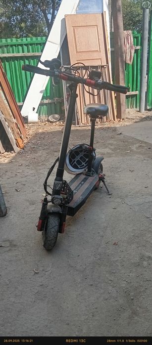 Продаю электро самокат