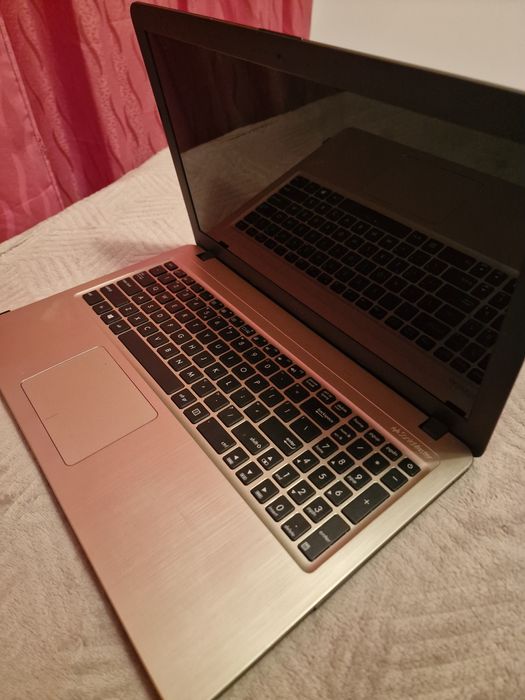 Vând laptop Asus