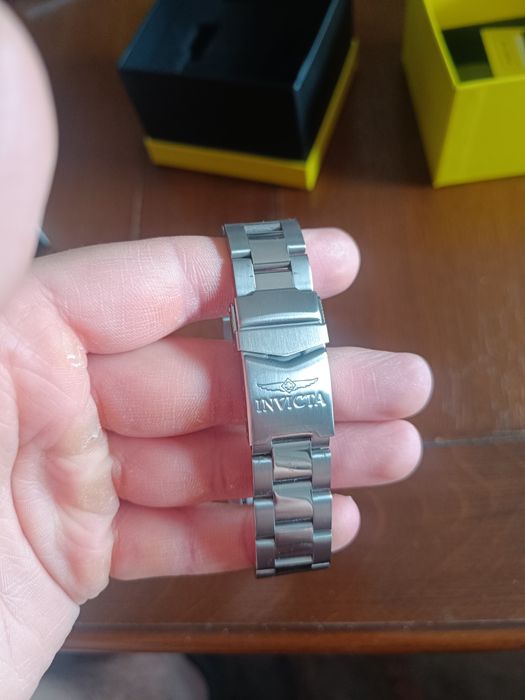 Часовници INVICTA PRO DIVER AUTOMATIC 8926 и Adriatica A1299.1111Q