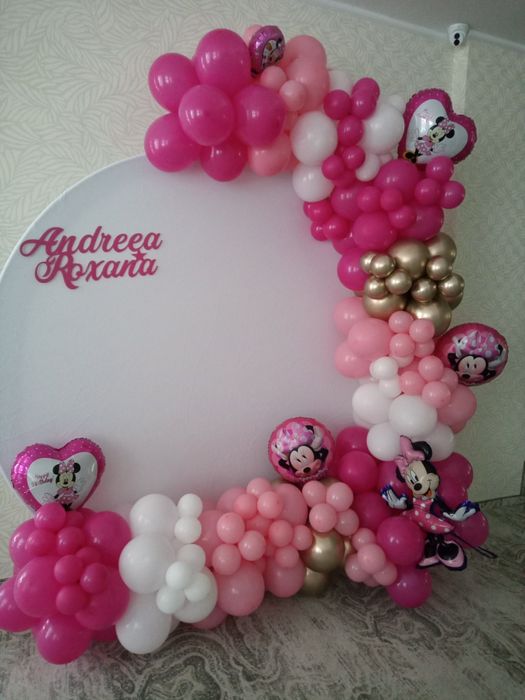 Realizez decoruri de baloane