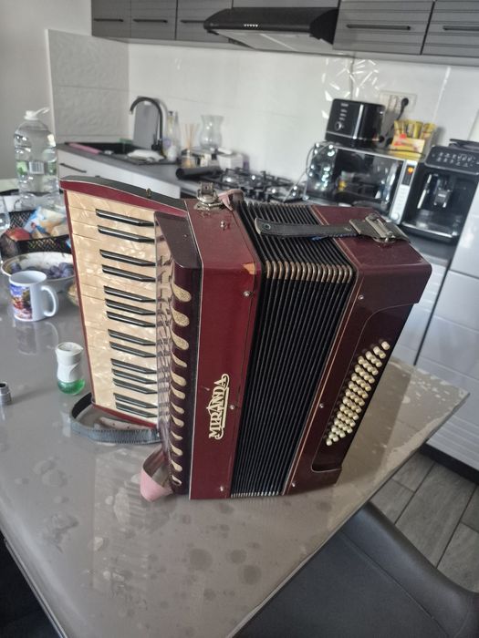 Vănd Acordeon  Miranda  48 bași