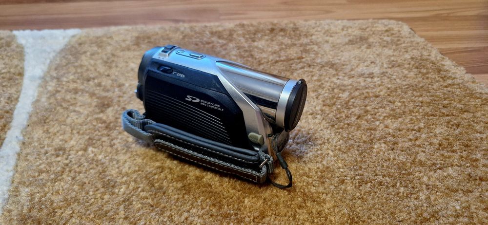 Видеокамера JVC / Medion