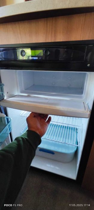 Хладилник каравана 12/220 V работи и на газ