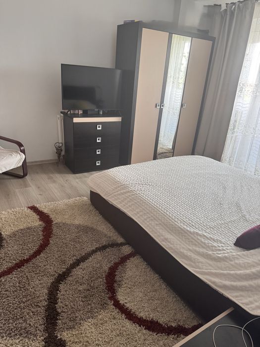 Inchiriez apartament 3 camere