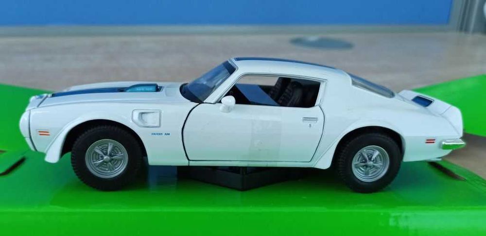 Macheta Pontiac Firebird Trans AM 1972 alb - Welly NEX 1/24