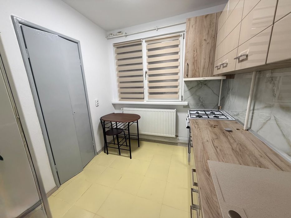 Inchiriez apartament 3 camere, zona Petre Ispirescu, etaj 1