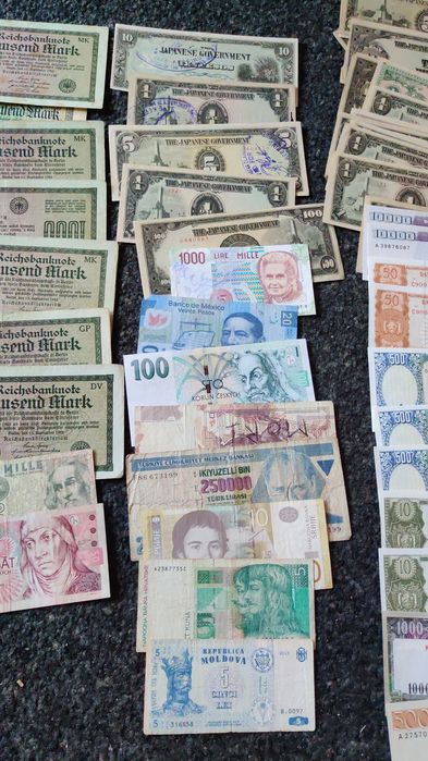 Bancnote diferite românești și straine