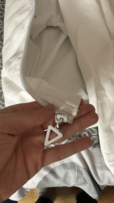 Vând Hanorac Young Rich White x NBN