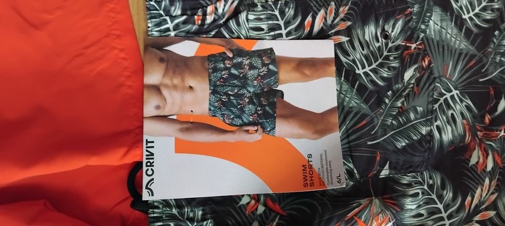 Set 2 sorturi plaja L ,cu etichetă