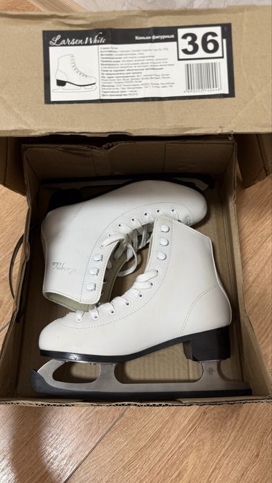 Продам коньки новые