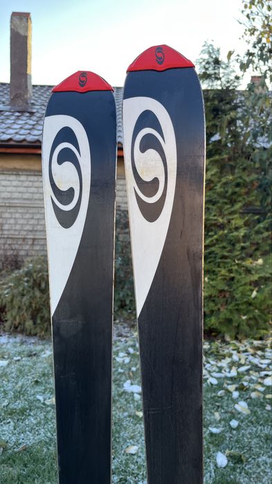 Vând Schiuri Carving Salomon Equipe 10 3V + Bețe Cadou