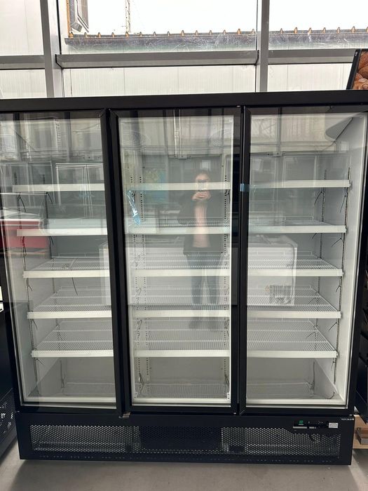 Vitrine frigorifice pentru congelare, refrigerare și asistate